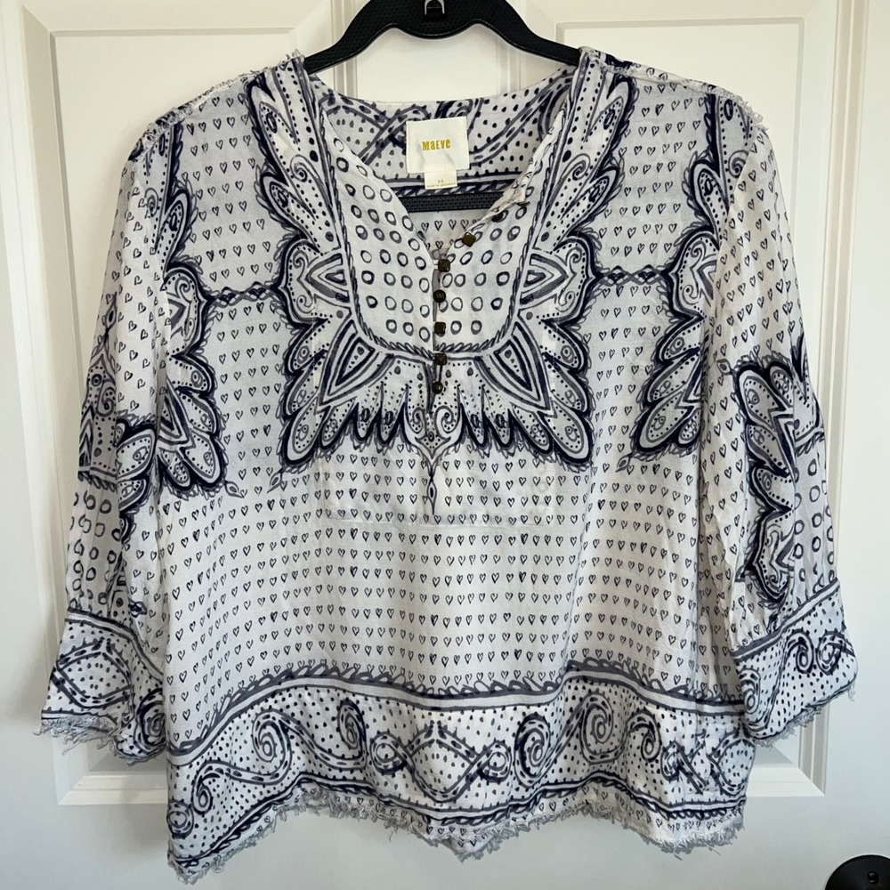 Anthropologie Maeve Sz XS Morgan Heart Print Fringe Raw Hem Blue White Rayon Top